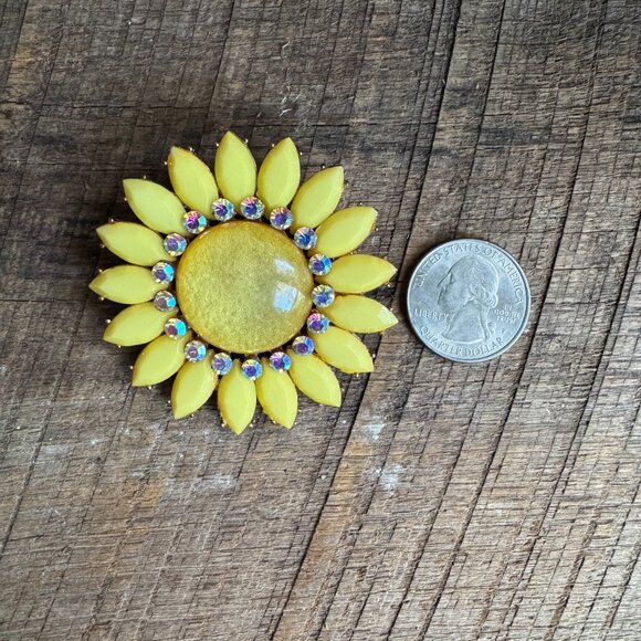 60s Yellow Sunburst Brooch - Picture 5 of 8